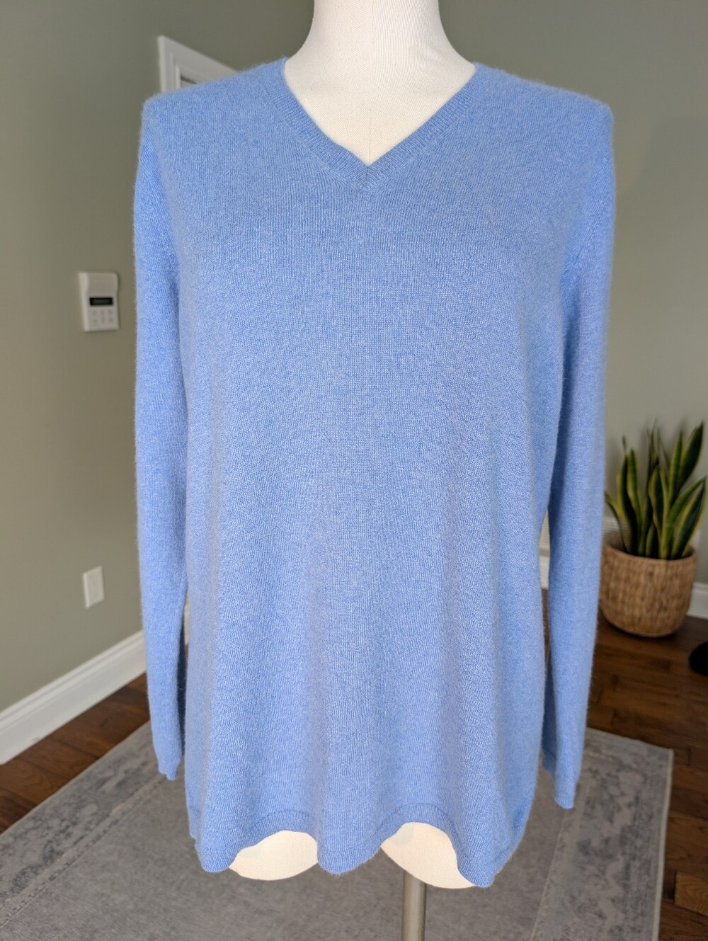 J Pure Cashmere Women's Blue Sweater 100% Cashmere V Neck Soft Coastal 1X